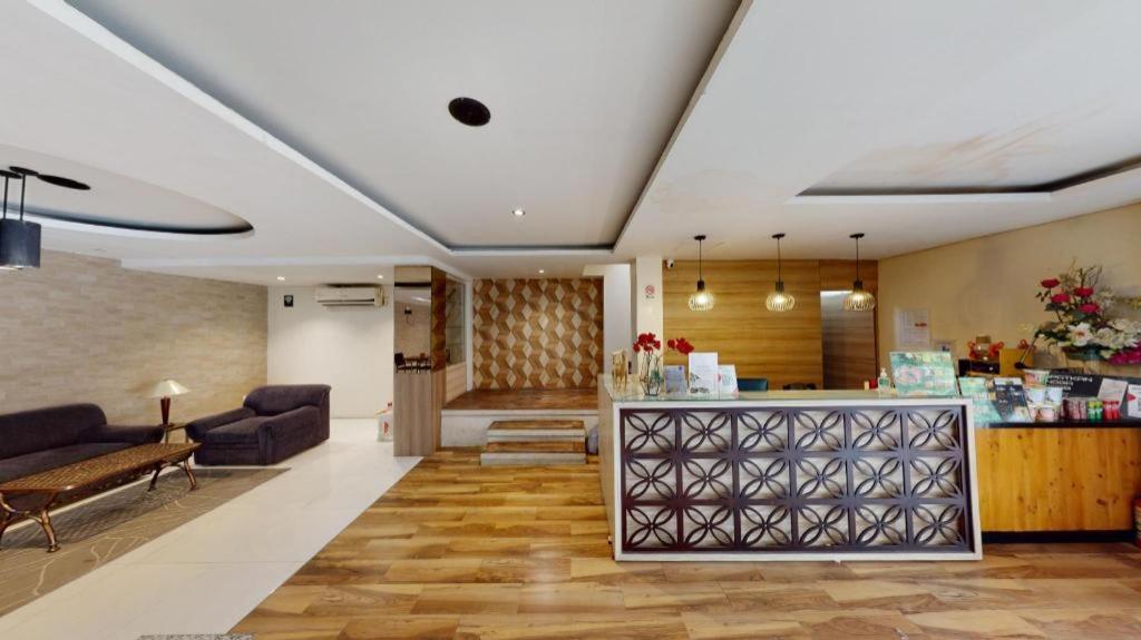 Life Puri Hotel Surabaya Gubeng Ngoại thất bức ảnh