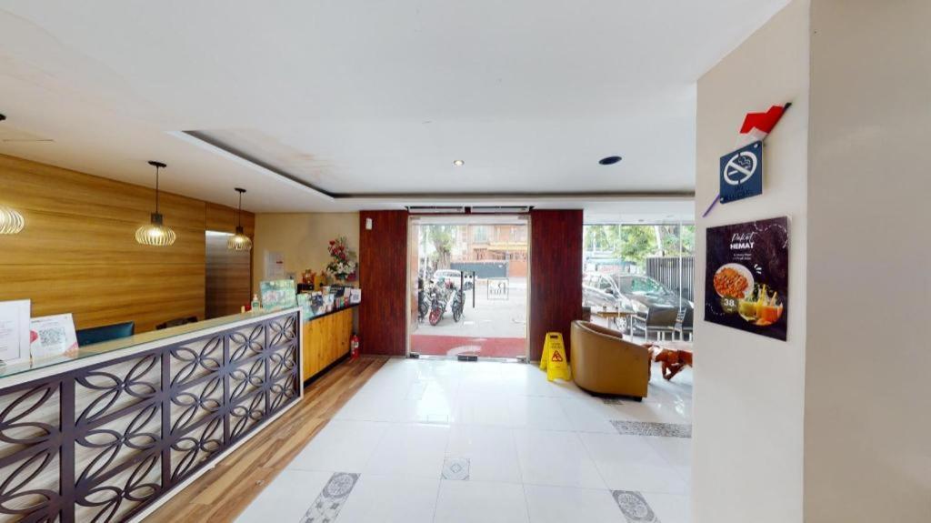 Life Puri Hotel Surabaya Gubeng Ngoại thất bức ảnh