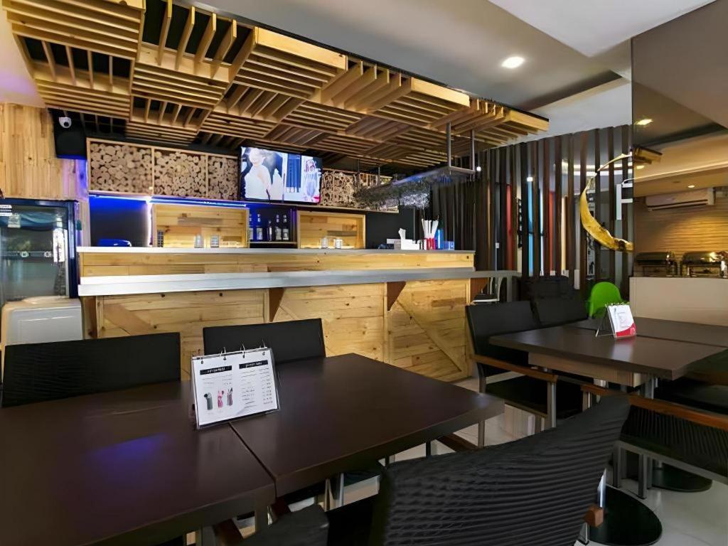 Life Puri Hotel Surabaya Gubeng Ngoại thất bức ảnh