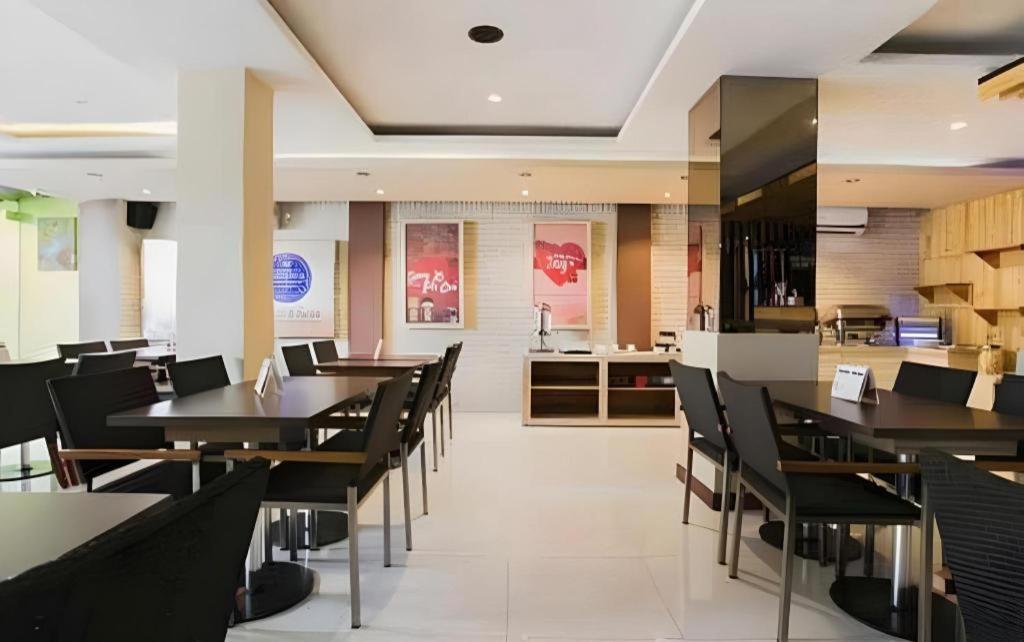 Life Puri Hotel Surabaya Gubeng Ngoại thất bức ảnh