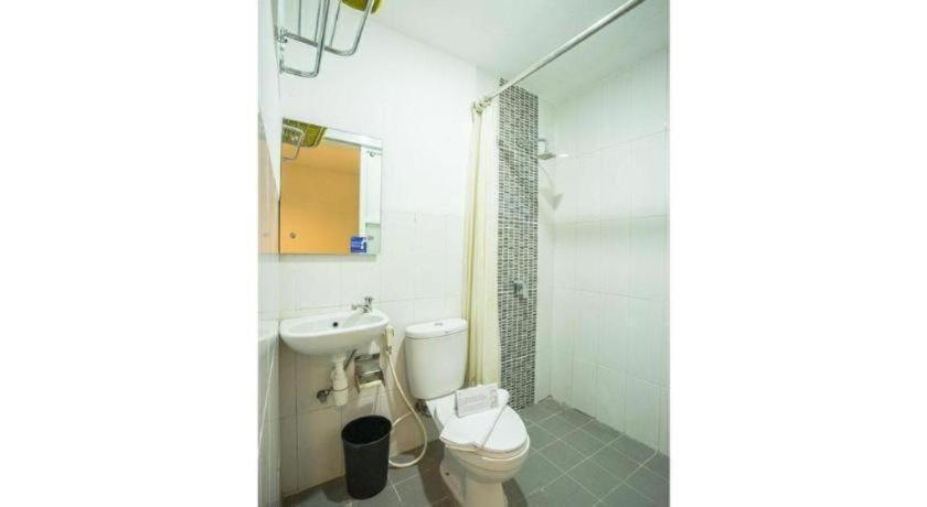 Life Puri Hotel Surabaya Gubeng Ngoại thất bức ảnh