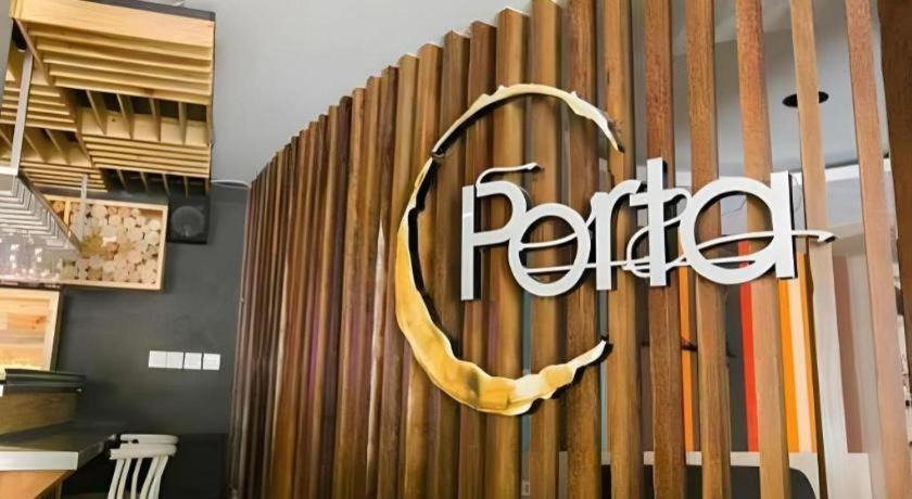 Life Puri Hotel Surabaya Gubeng Ngoại thất bức ảnh